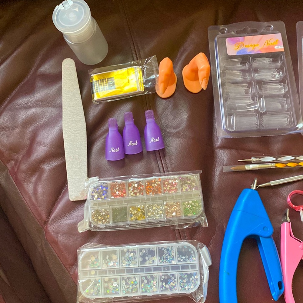 Beginner nail tech kit - Picture 2 of 5